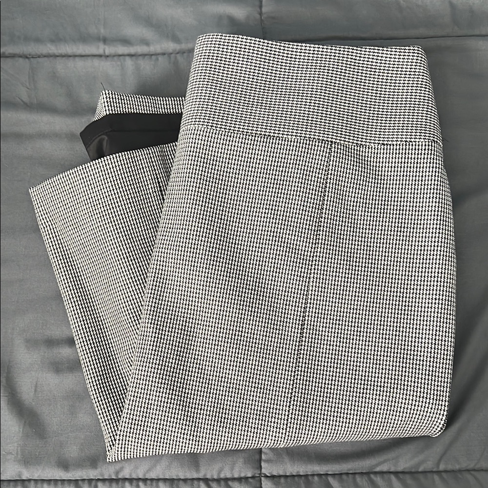 Express Black/White Button Back Pencil Skirt Size 2